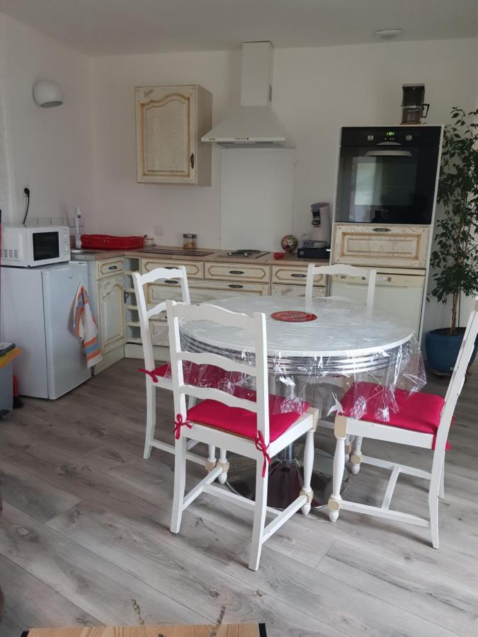 Maison ,1 Chambre, Une Petite Piece , Un Salon, 5 Couchages Villa Chevire-le-Rouge Bagian luar foto