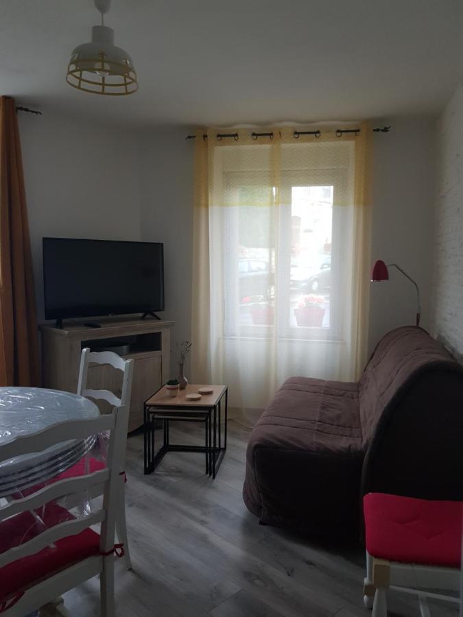 Maison ,1 Chambre, Une Petite Piece , Un Salon, 5 Couchages Villa Chevire-le-Rouge Bagian luar foto